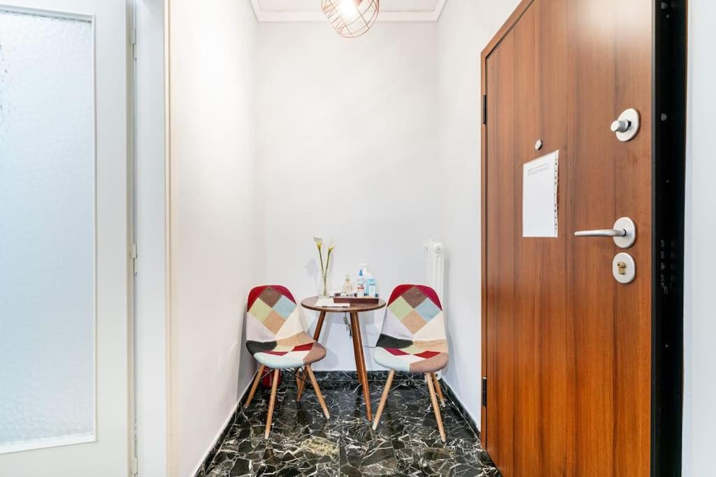 Downtown Cute Apt In The Heart Of Plaka Athena Bagian luar foto