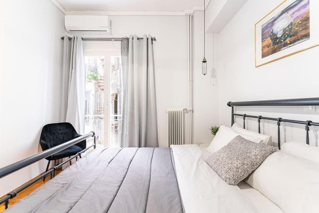 Downtown Cute Apt In The Heart Of Plaka Athena Bagian luar foto