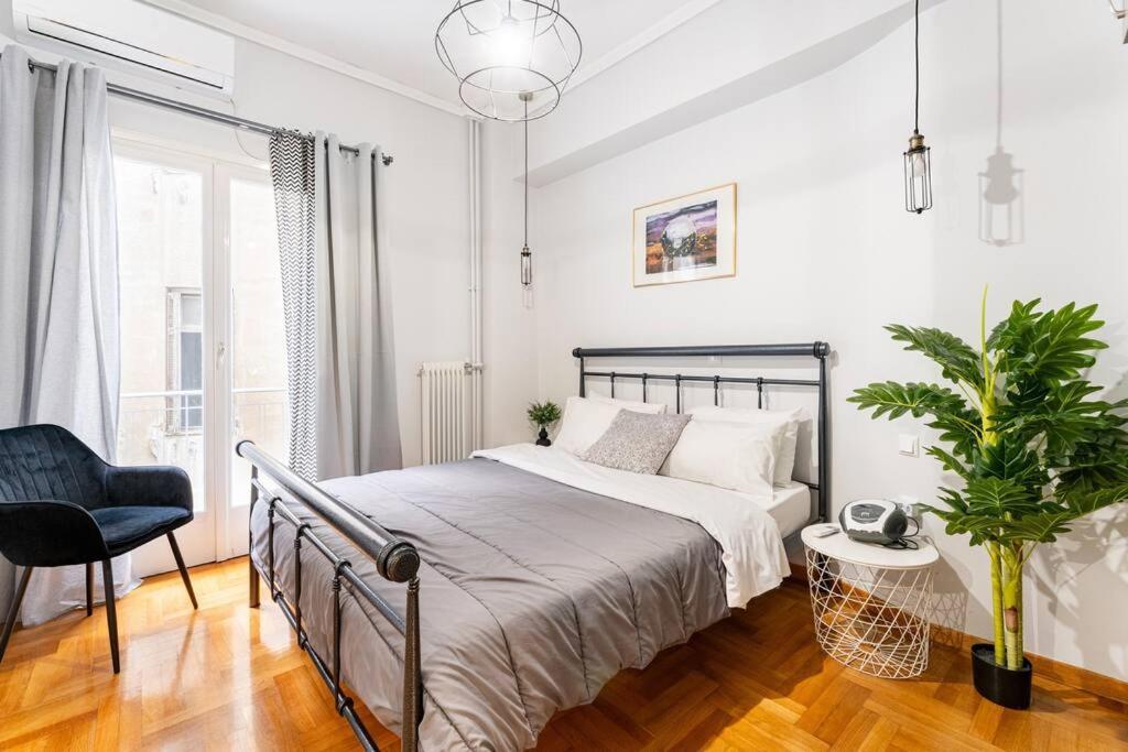 Downtown Cute Apt In The Heart Of Plaka Athena Bagian luar foto